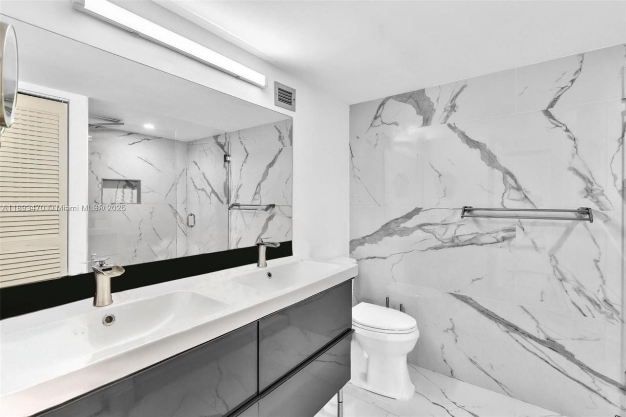 1000 Parkview Dr, Unit 329, Hallandale Beach, FL 33009 Photo