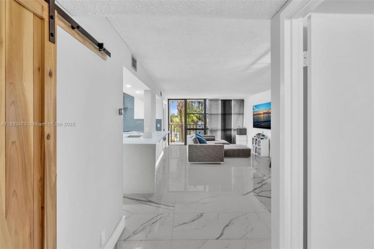 1000 Parkview Dr, Unit 329, Hallandale Beach, FL 33009 Photo