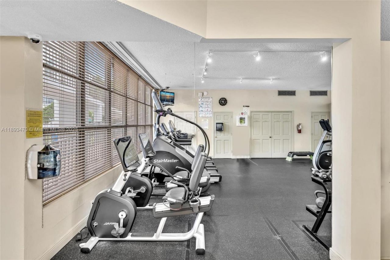 1000 Parkview Dr, Unit 329, Hallandale Beach, FL 33009 Photo