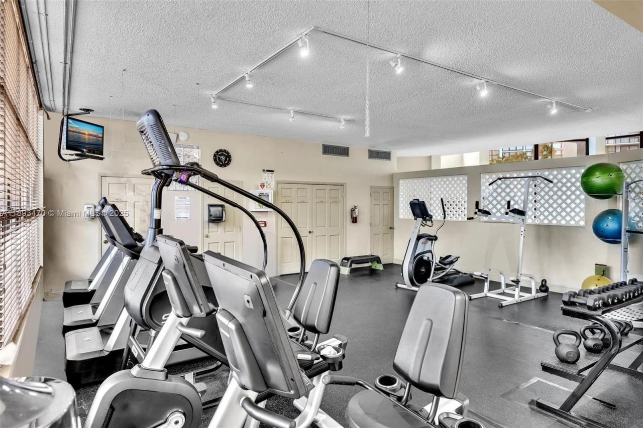 1000 Parkview Dr, Unit 329, Hallandale Beach, FL 33009 Photo