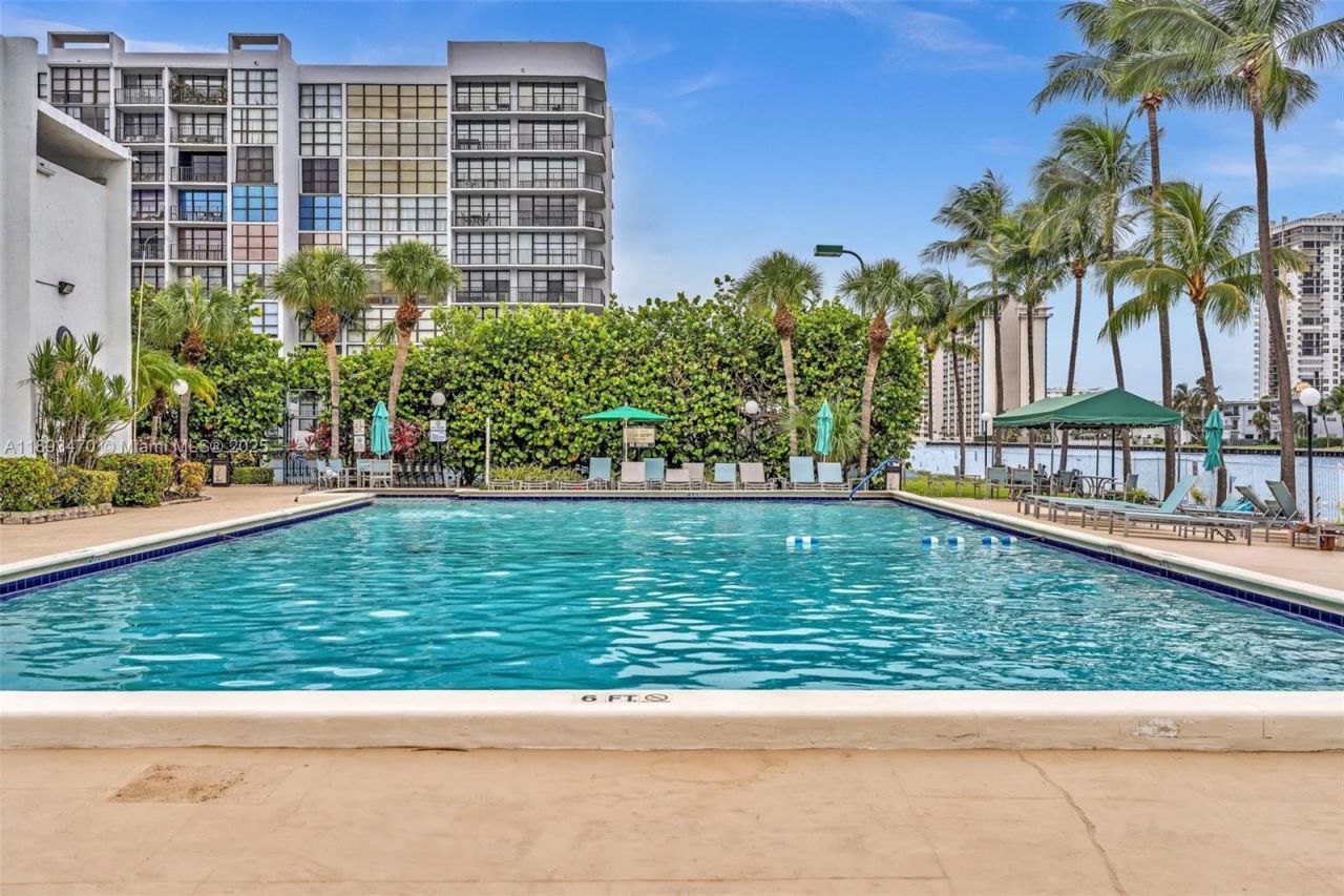 1000 Parkview Dr, Unit 329, Hallandale Beach, FL 33009 Photo