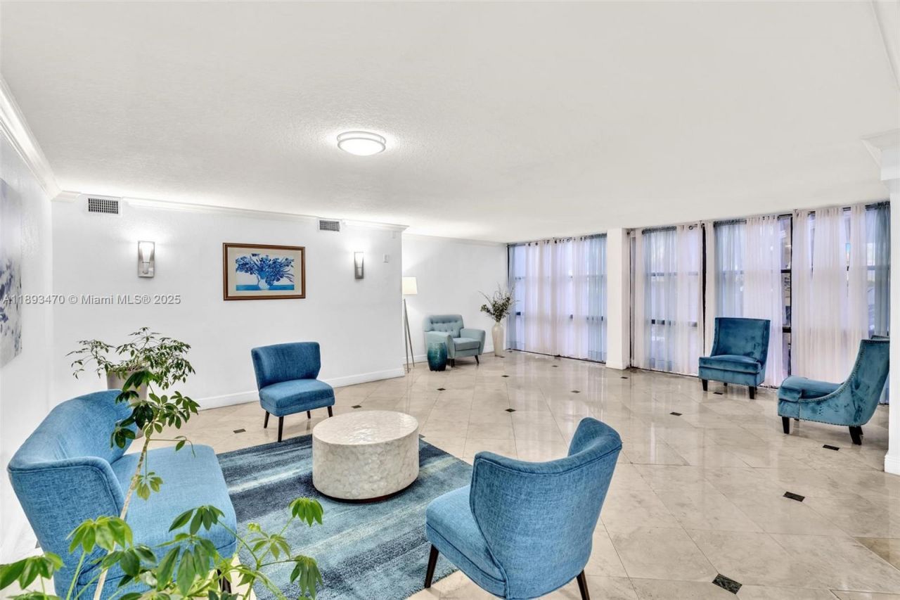 1000 Parkview Dr, Unit 329, Hallandale Beach, FL 33009 Photo