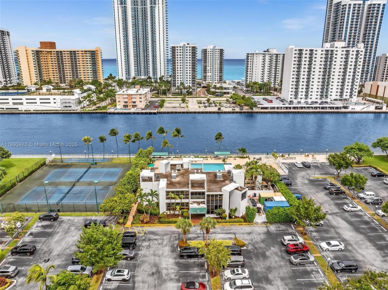 1000 Parkview Dr, Unit 329, Hallandale Beach, FL 33009 Photo