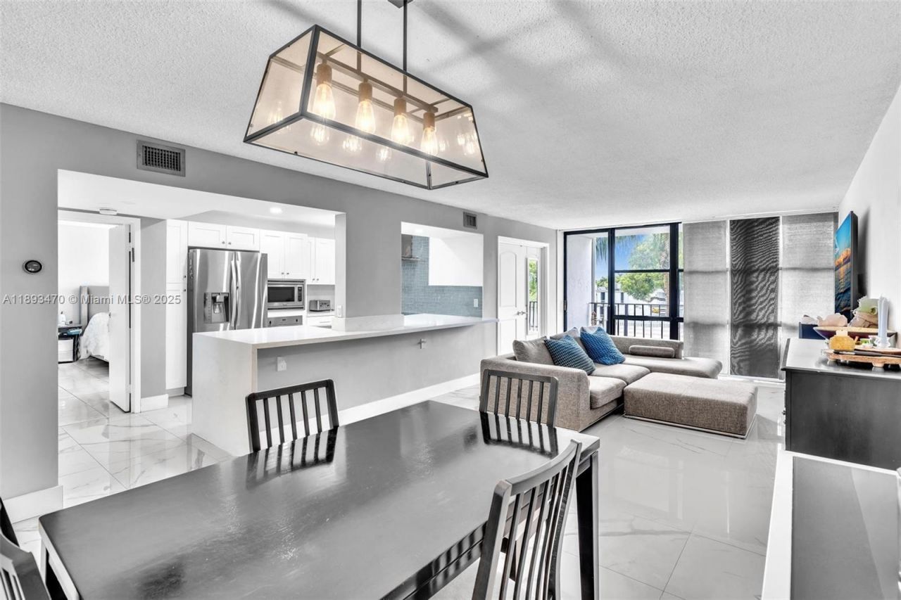 1000 Parkview Dr, Unit 329, Hallandale Beach, FL 33009 Photo