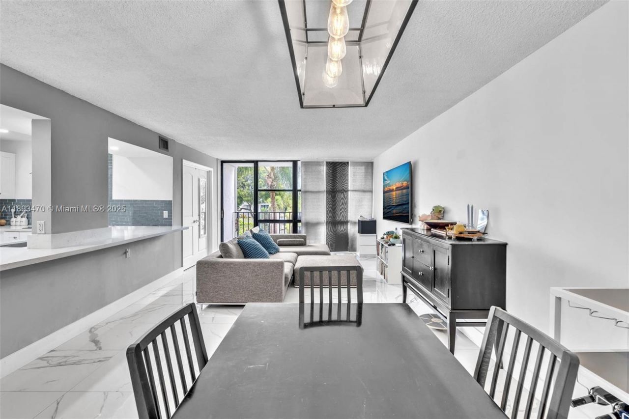 1000 Parkview Dr, Unit 329, Hallandale Beach, FL 33009 Photo