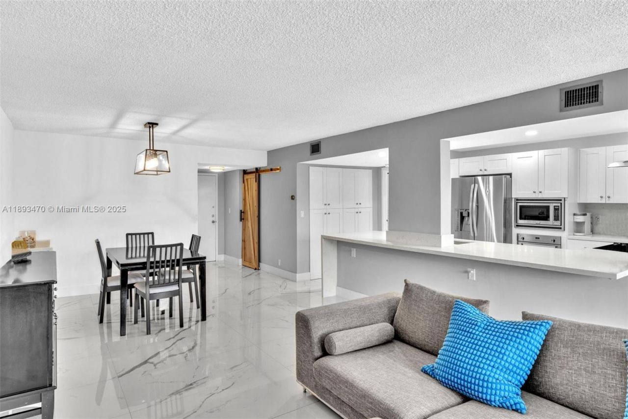 1000 Parkview Dr, Unit 329, Hallandale Beach, FL 33009 Photo