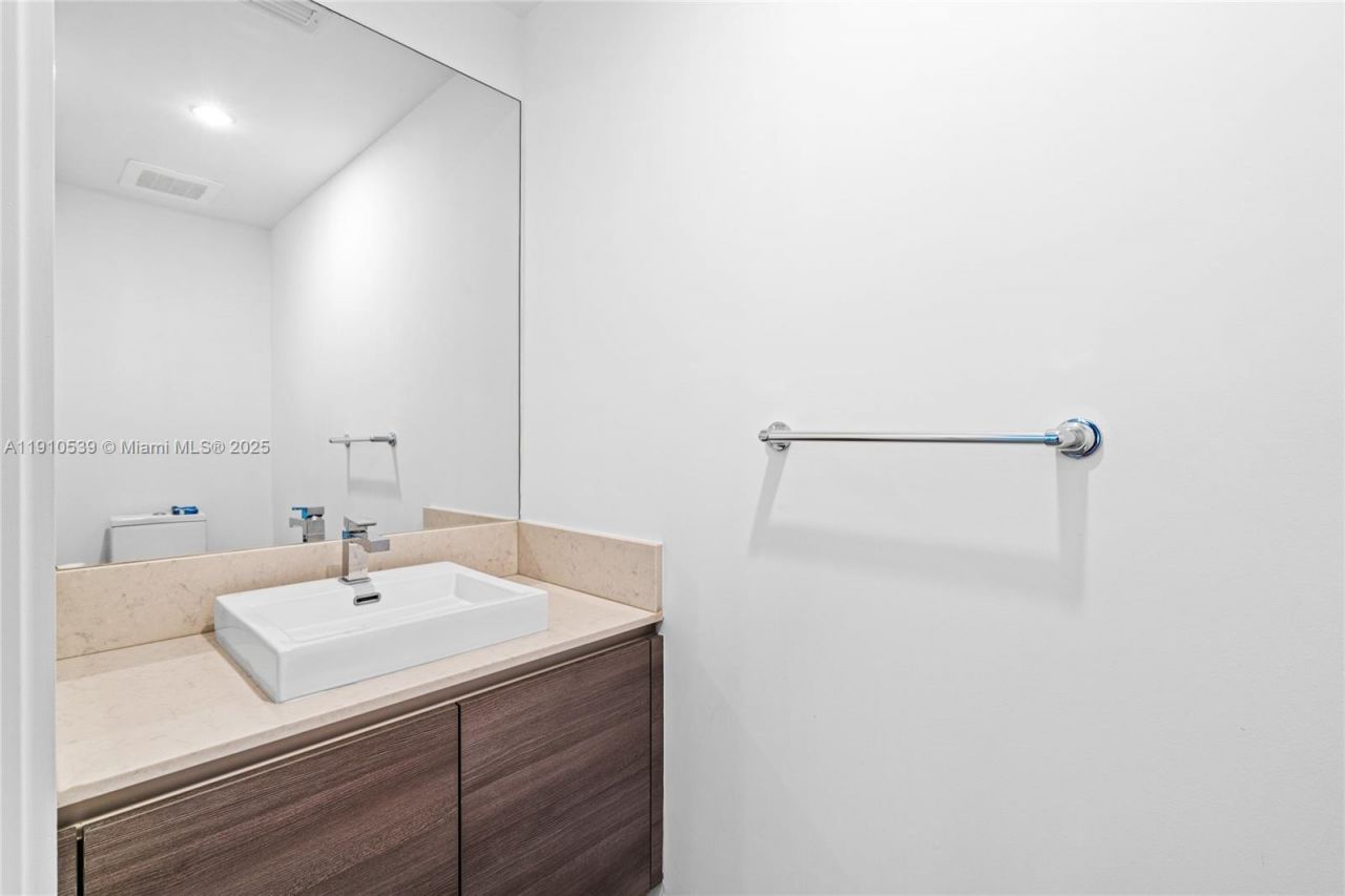 1080 Brickell Ave, Unit 1502, Miami, FL 33131 Photo