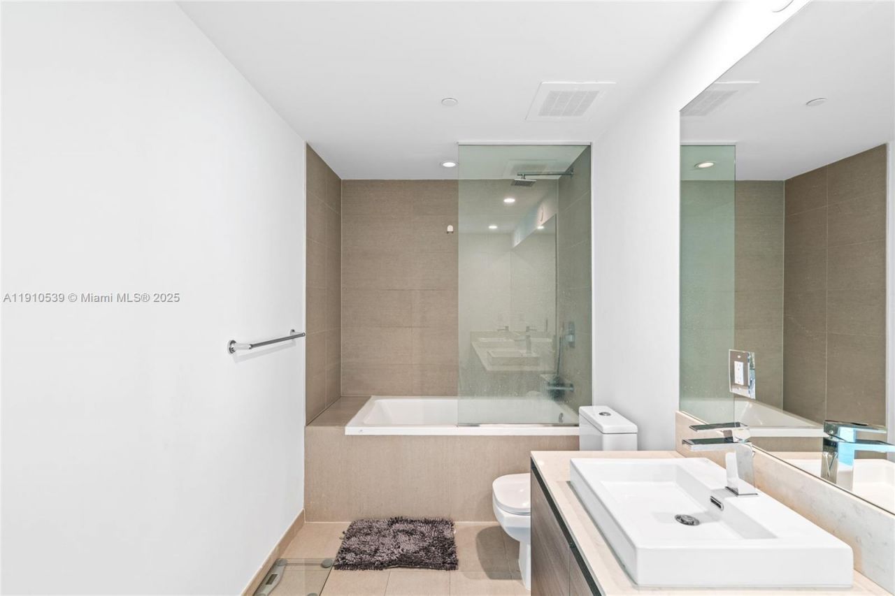 1080 Brickell Ave, Unit 1502, Miami, FL 33131 Photo