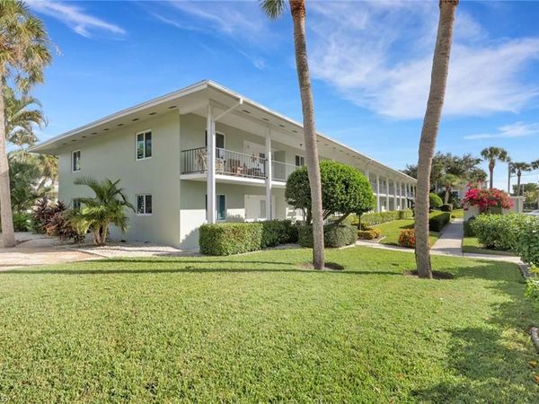 466 12th AVE S, Unit 466, NAPLES, FL 34102