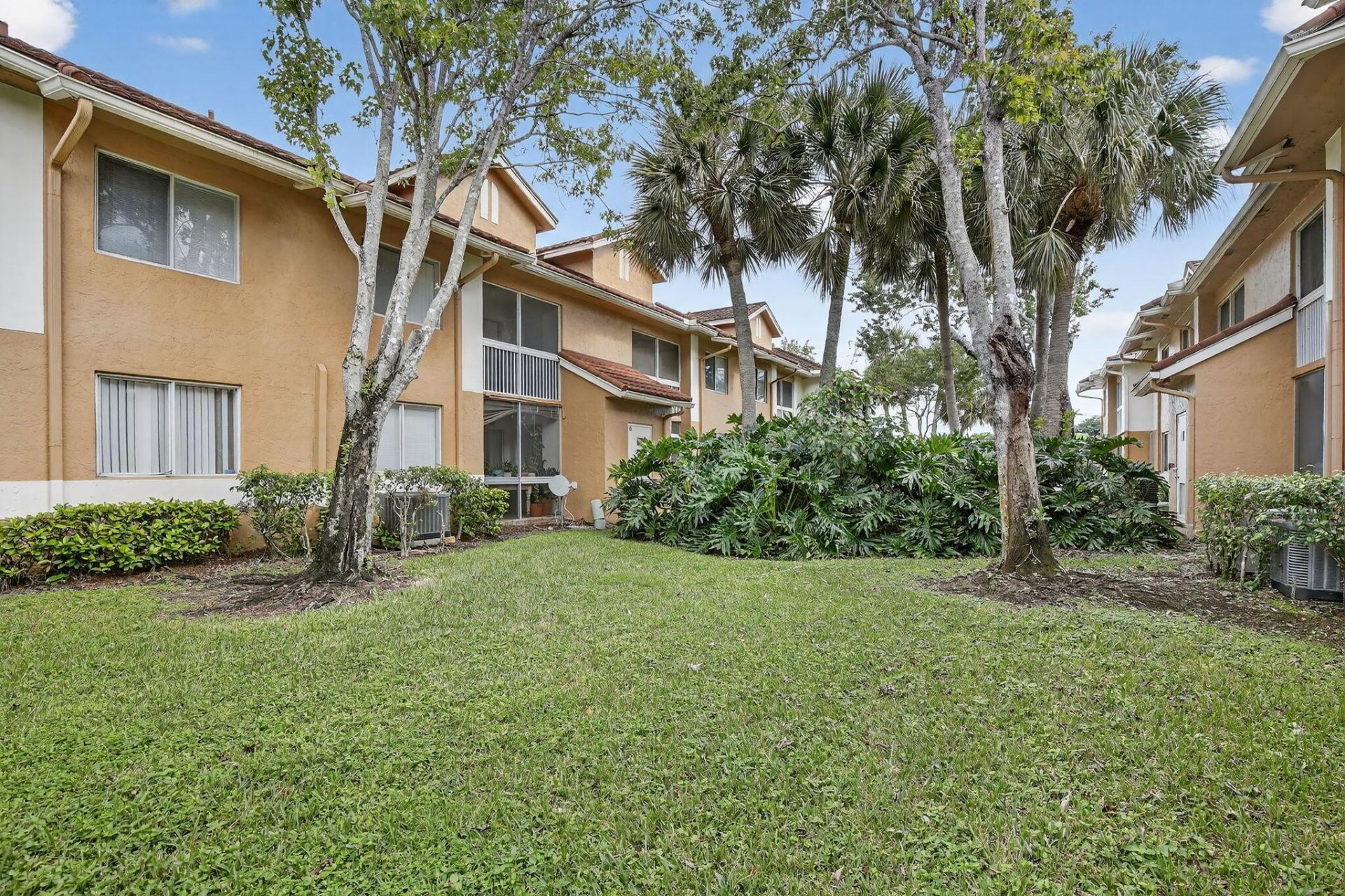 832 NW 92nd Avenue, Plantation, FL 33324 Photo