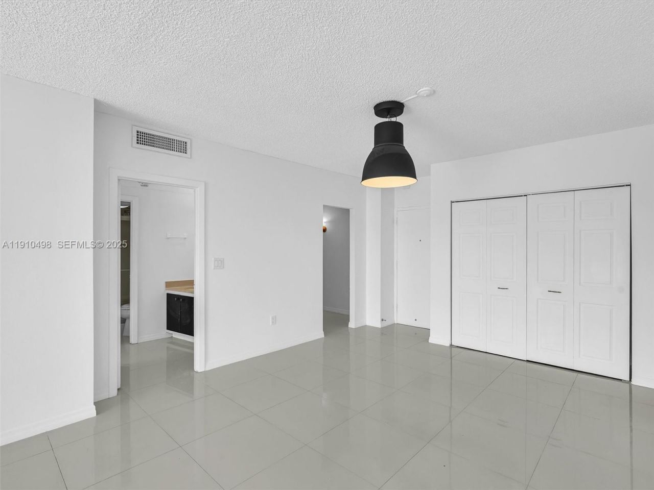 300 Bayview Dr, Unit 902, Sunny Isles Beach, FL 33160 Photo