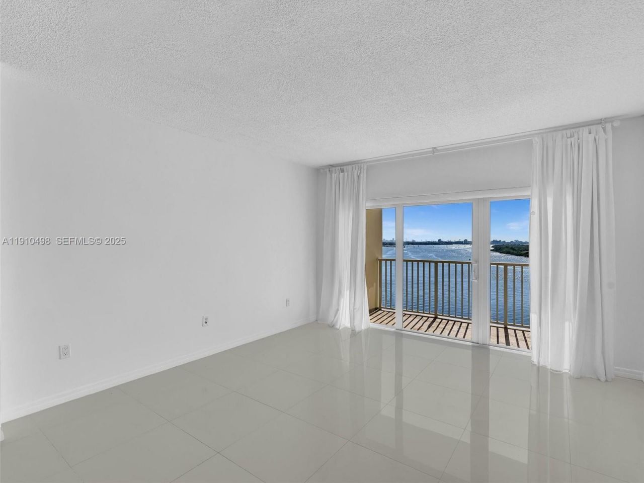 300 Bayview Dr, Unit 902, Sunny Isles Beach, FL 33160 Photo