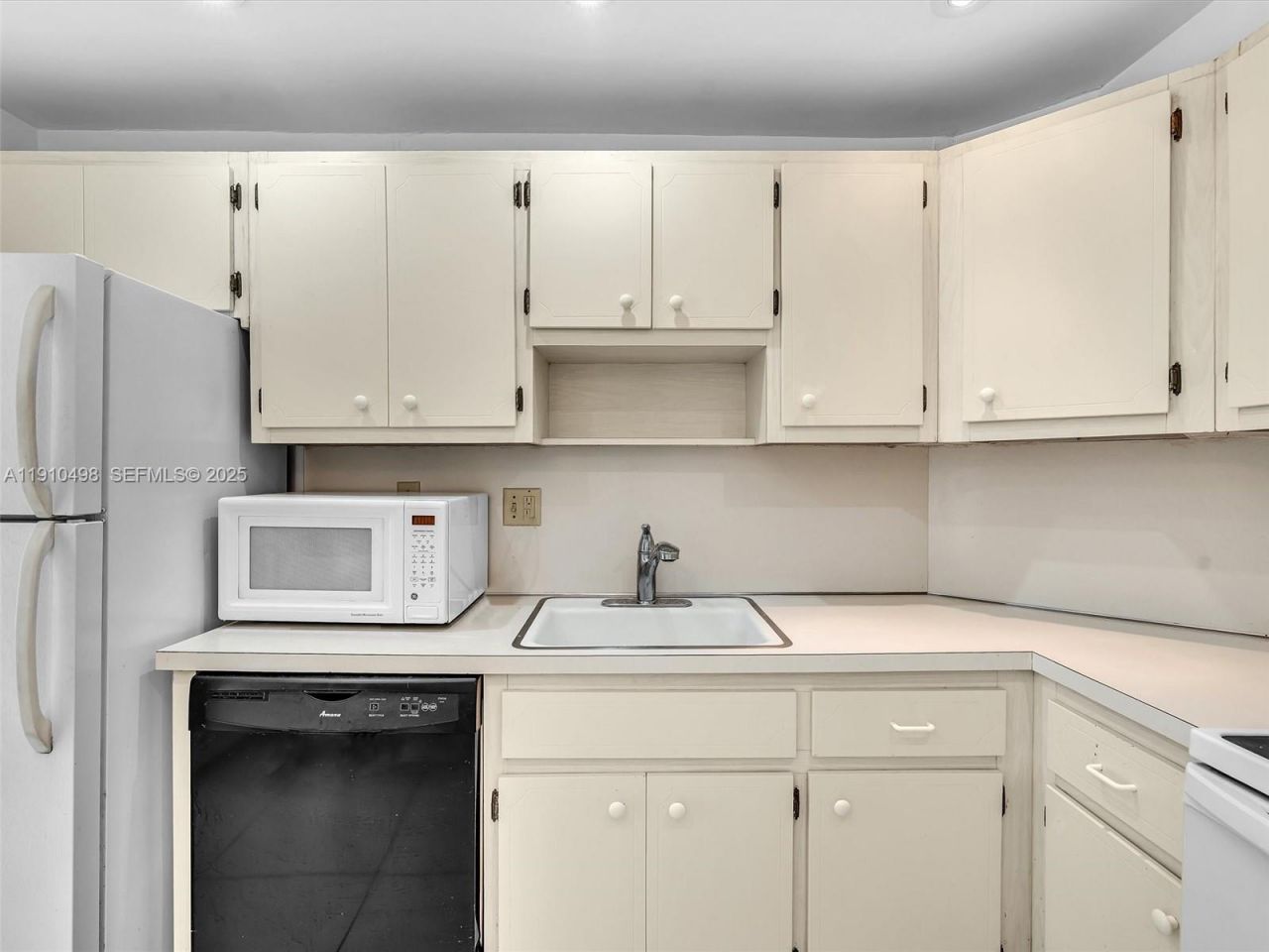 300 Bayview Dr, Unit 902, Sunny Isles Beach, FL 33160 Photo