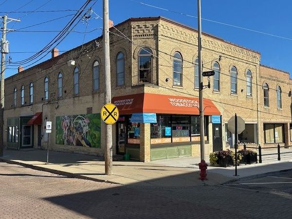 Woodstock, IL 60098