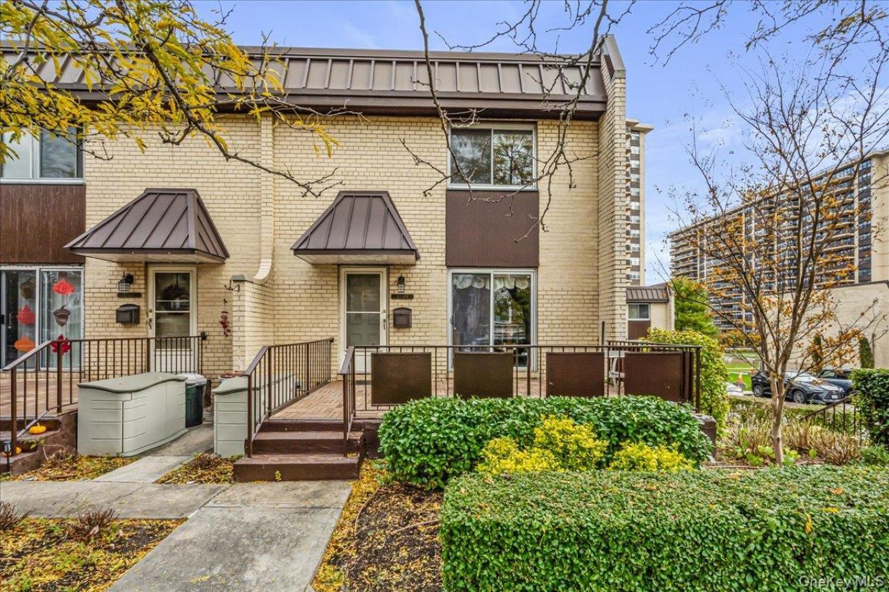 17-09 215 Street, Unit TH45, Bayside, NY 11360 Main Photo