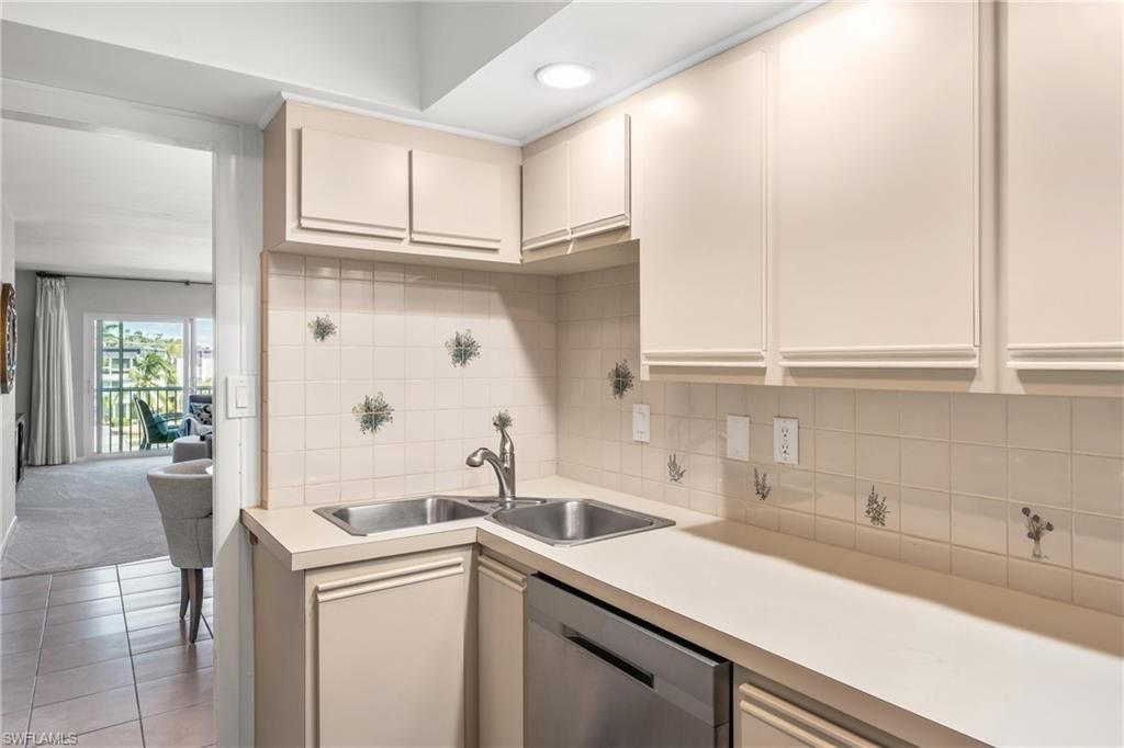 1977 Gulf Shore Blvd N, Unit 306, Naples, FL 34102 Photo