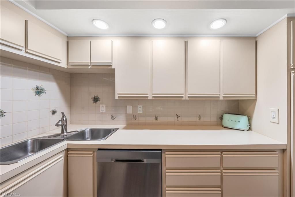 1977 Gulf Shore Blvd N, Unit 306, Naples, FL 34102 Photo