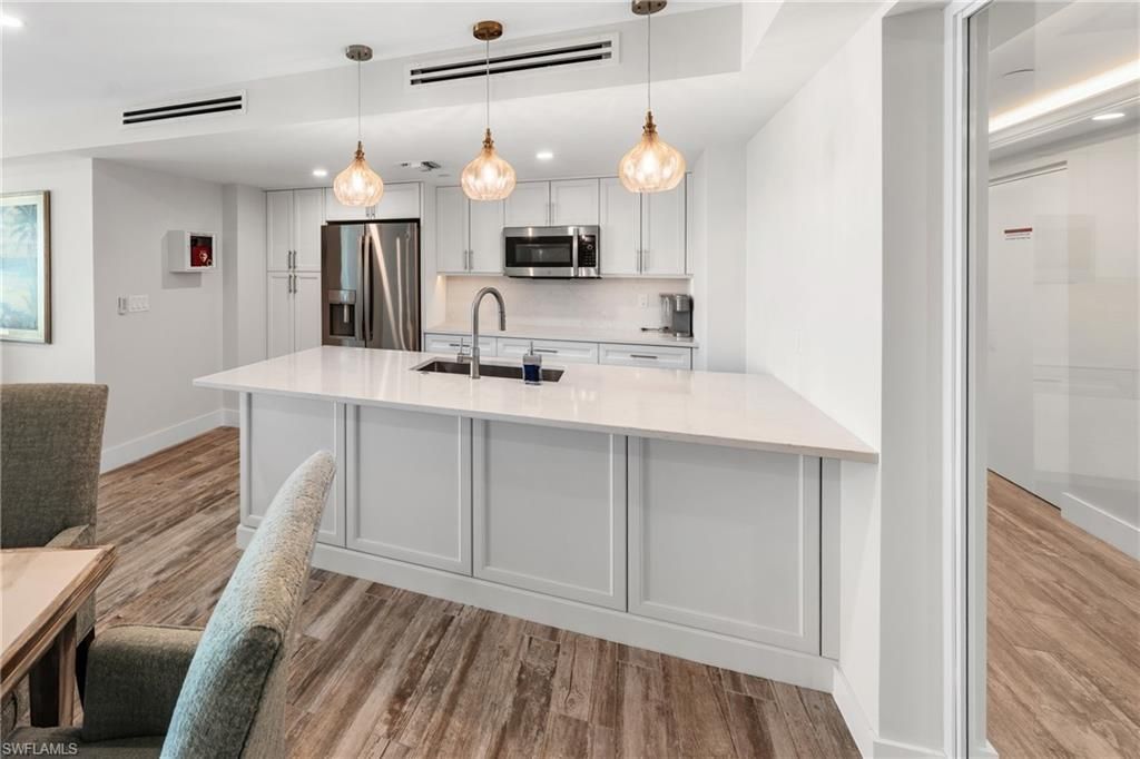 1977 Gulf Shore Blvd N, Unit 306, Naples, FL 34102 Photo