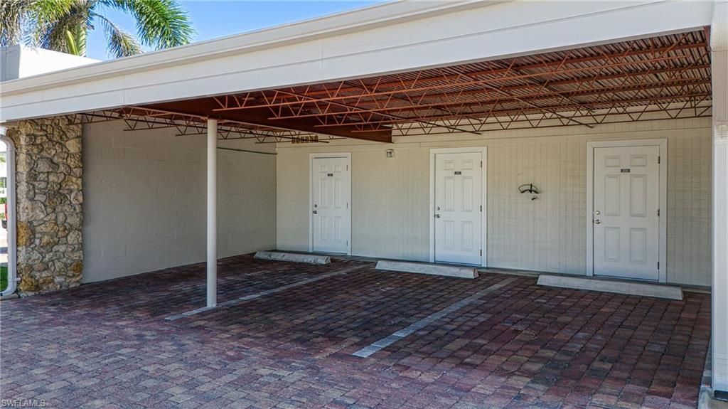 1977 Gulf Shore Blvd N, Unit 306, Naples, FL 34102 Photo