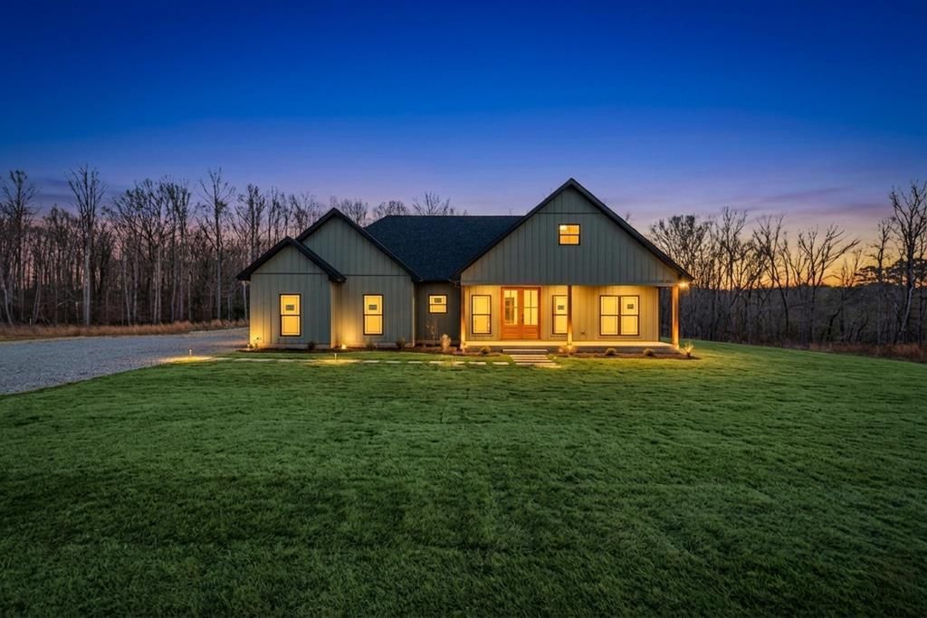 1458 Taylor Place Rd Jamestown, TN 38556