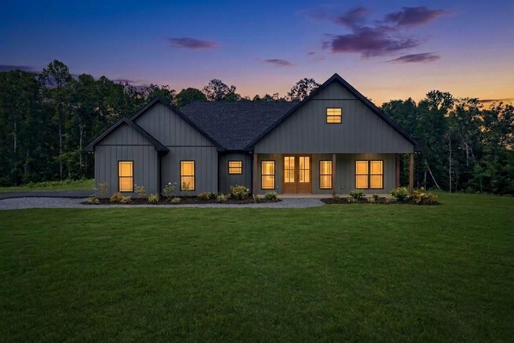 1458 Taylor Place Rd Jamestown, TN 38556