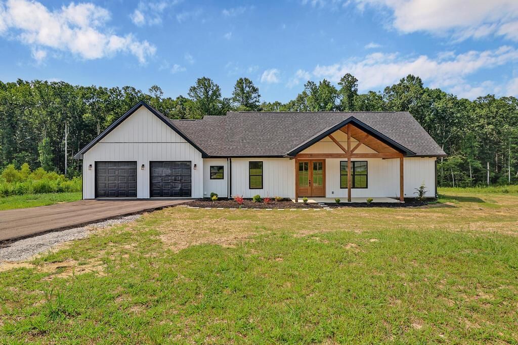 1468 Taylor Place Rd Jamestown, TN 38556