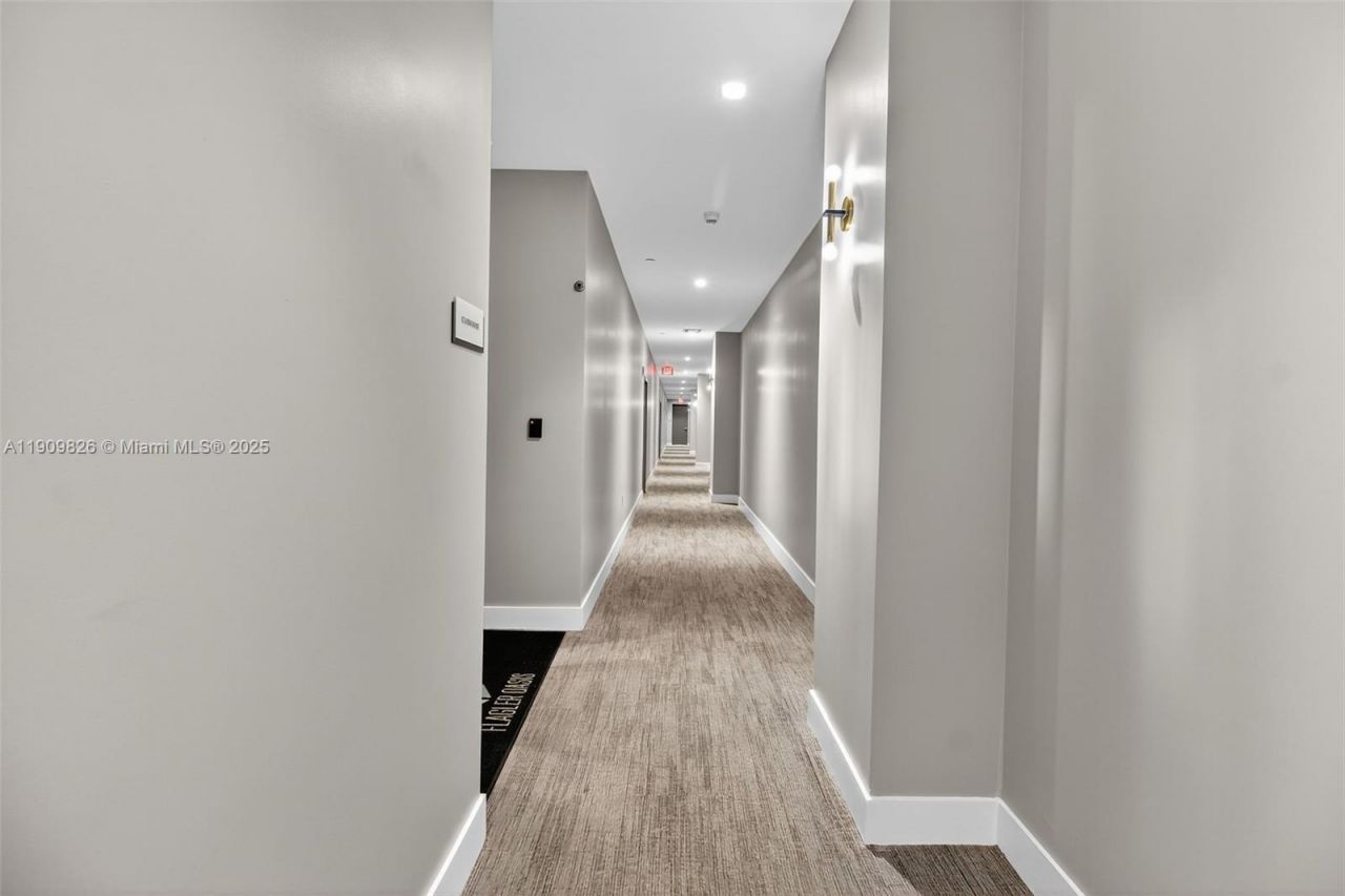 1110 NW 1 St, Unit 502, Miami, FL 33128 Photo