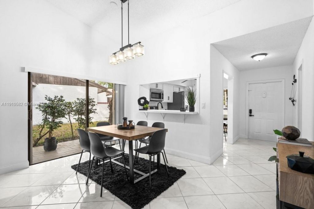 6417 W Pinehurst Cir W, Unit E23, Tamarac, FL 33321 Photo