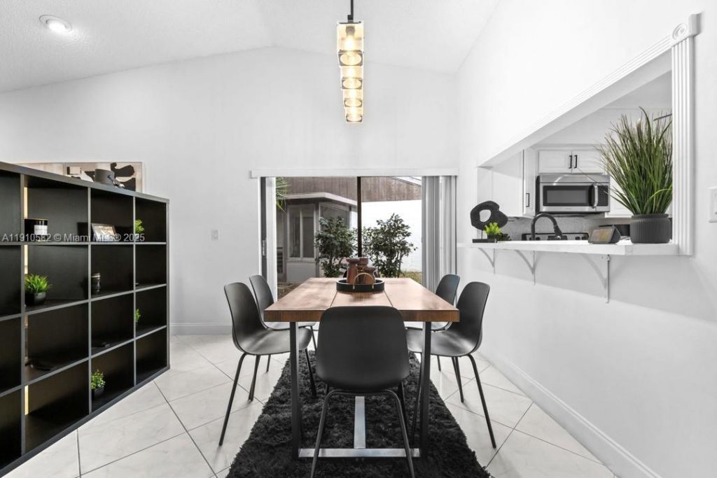 6417 W Pinehurst Cir W, Unit E23, Tamarac, FL 33321 Photo