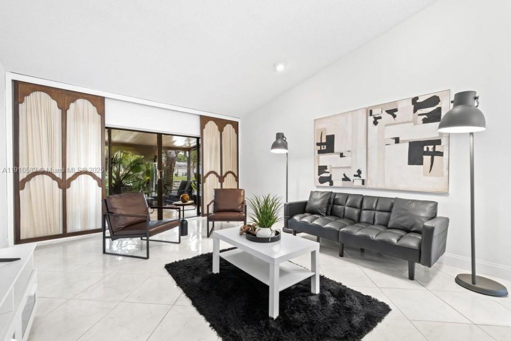 6417 W Pinehurst Cir W, Unit E23, Tamarac, FL 33321 Photo