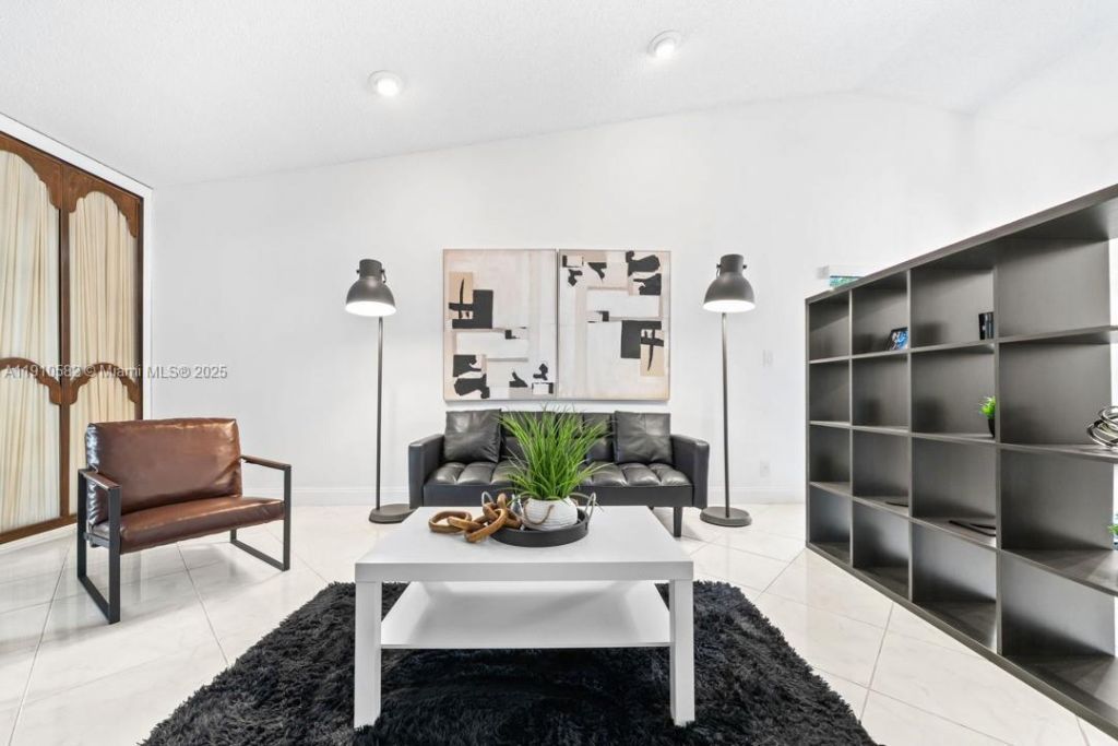 6417 W Pinehurst Cir W, Unit E23, Tamarac, FL 33321 Photo