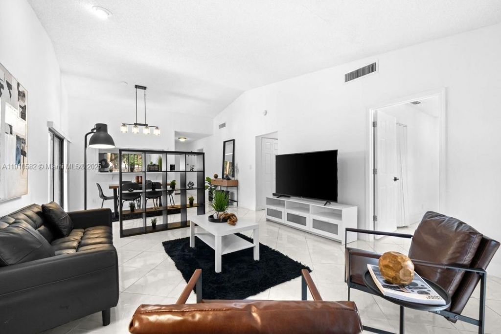 6417 W Pinehurst Cir W, Unit E23, Tamarac, FL 33321 Photo