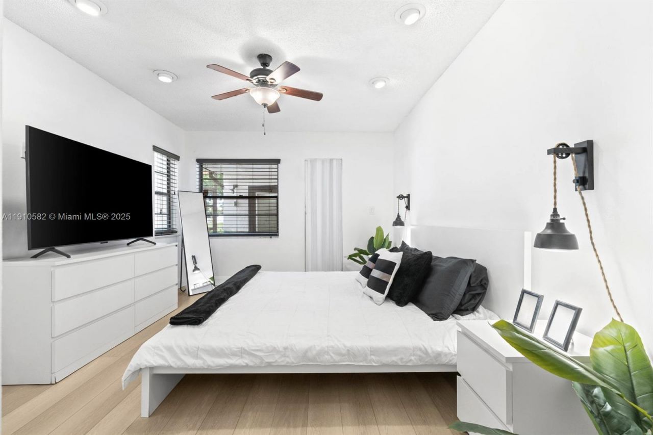 6417 W Pinehurst Cir W, Unit E23, Tamarac, FL 33321 Photo