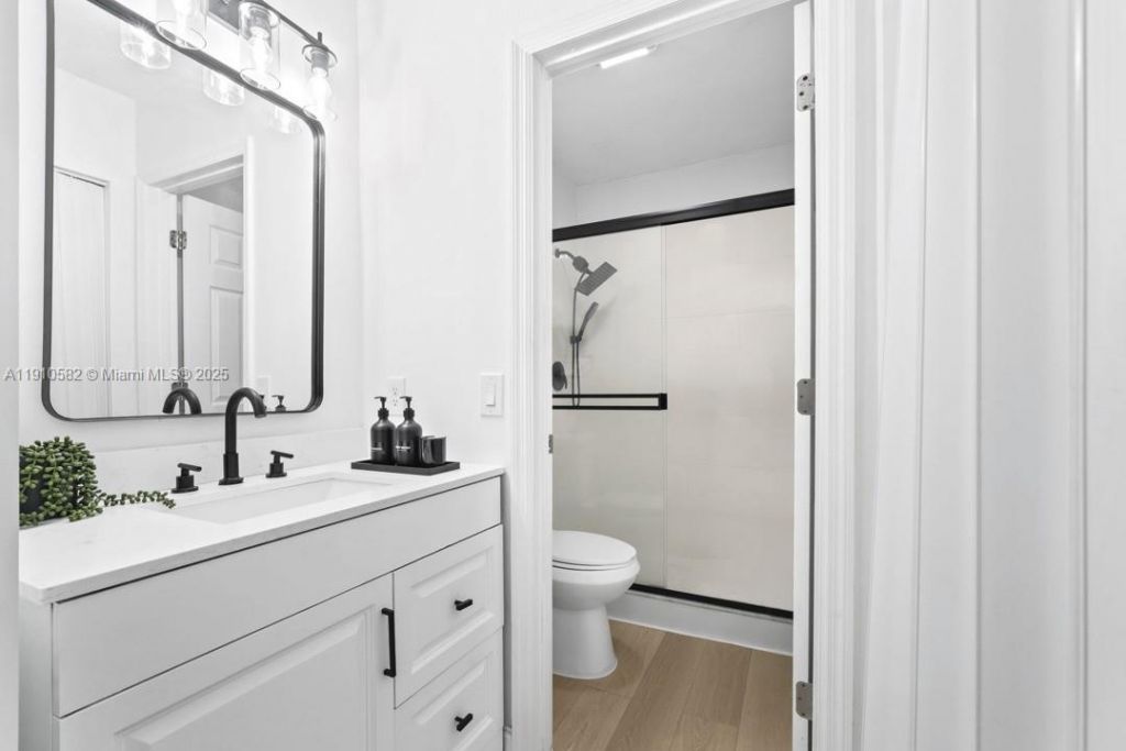 6417 W Pinehurst Cir W, Unit E23, Tamarac, FL 33321 Photo