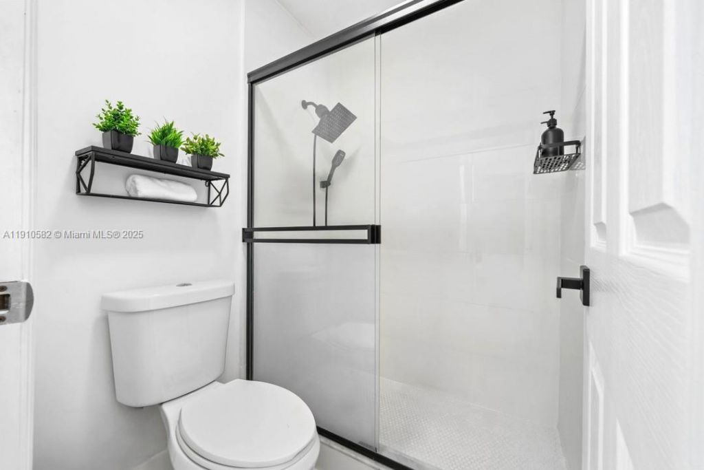 6417 W Pinehurst Cir W, Unit E23, Tamarac, FL 33321 Photo