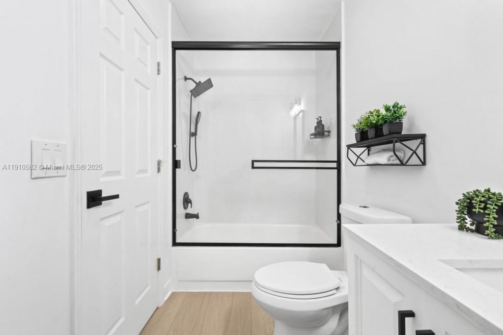 6417 W Pinehurst Cir W, Unit E23, Tamarac, FL 33321 Photo