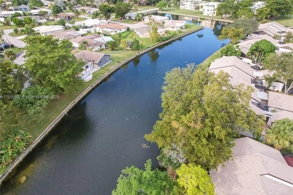 6417 W Pinehurst Cir W, Unit E23, Tamarac, FL 33321 Photo