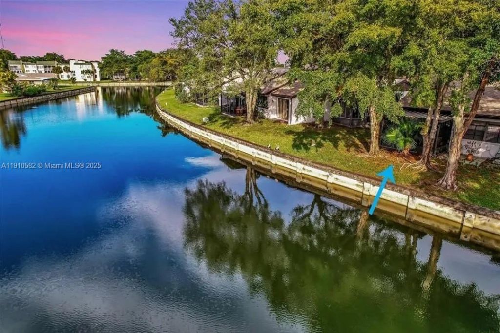 6417 W Pinehurst Cir W, Unit E23, Tamarac, FL 33321 Photo