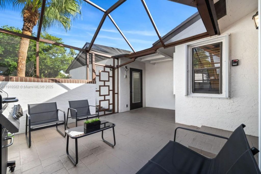 6417 W Pinehurst Cir W, Unit E23, Tamarac, FL 33321 Photo