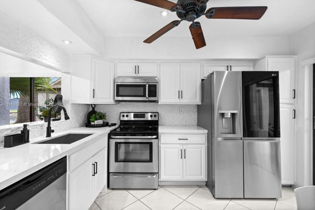 6417 W Pinehurst Cir W, Unit E23, Tamarac, FL 33321 Photo