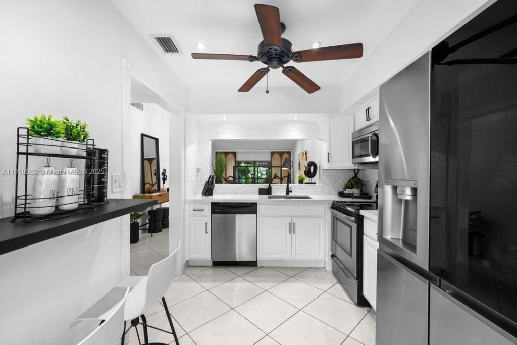 6417 W Pinehurst Cir W, Unit E23, Tamarac, FL 33321 Photo