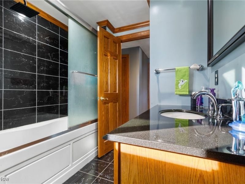 5658 N Circle View Drive, Seven Hills, OH 44131 Photo 13