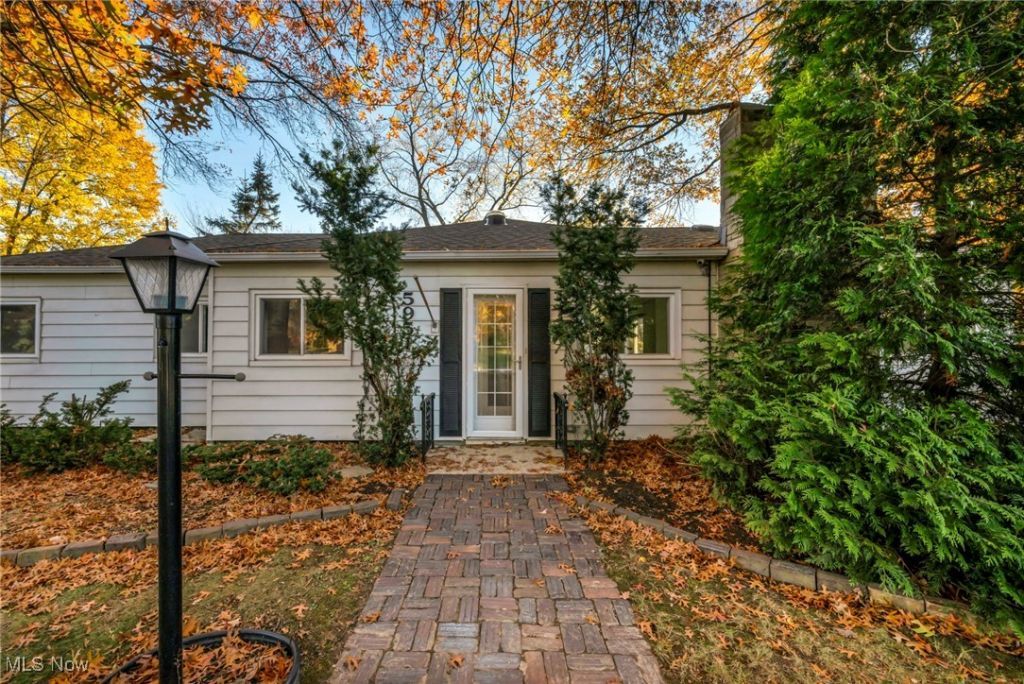 5951 Rockport Lane, Cleveland, OH 44126 Main Photo