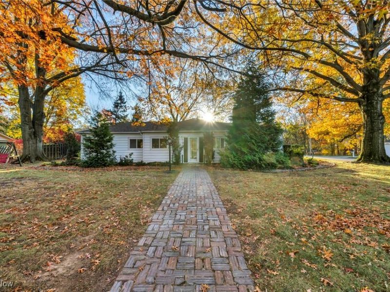 5951 Rockport Lane, Cleveland, OH 44126 Photo 2