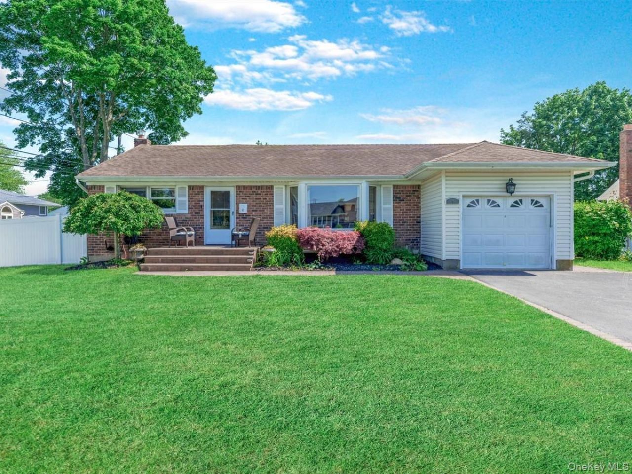 4 Whitebirch Lane, Commack, NY 11725 Main Photo