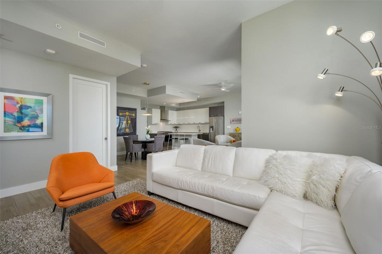 635 S Orange Avenue, Unit 404, Sarasota, FL 34236 Photo