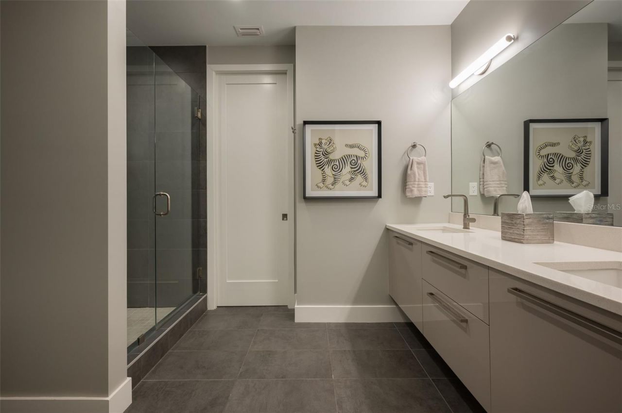 635 S Orange Avenue, Unit 404, Sarasota, FL 34236 Photo