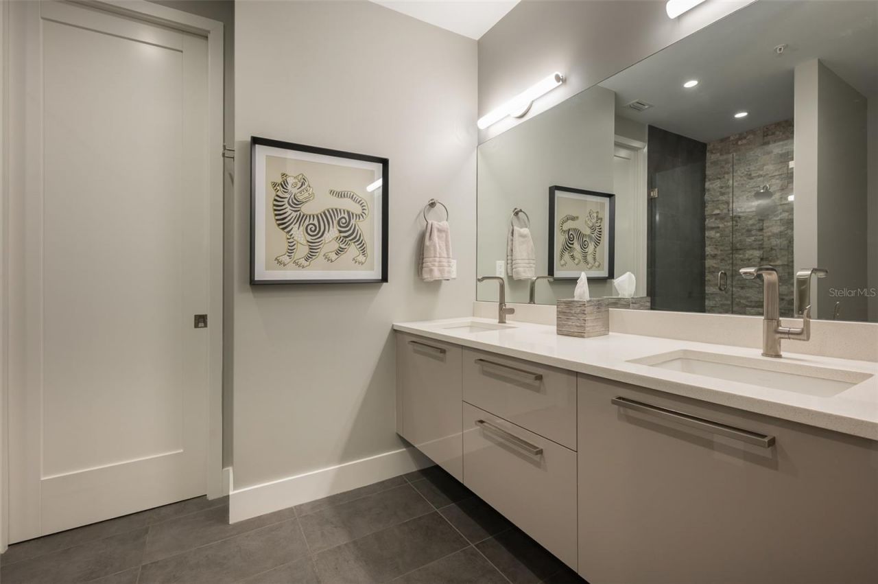 635 S Orange Avenue, Unit 404, Sarasota, FL 34236 Photo