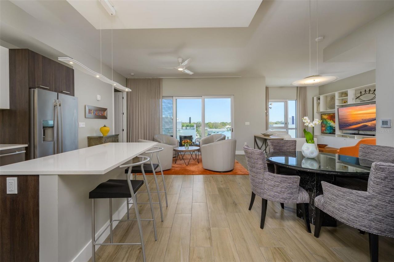 635 S Orange Avenue, Unit 404, Sarasota, FL 34236 Photo