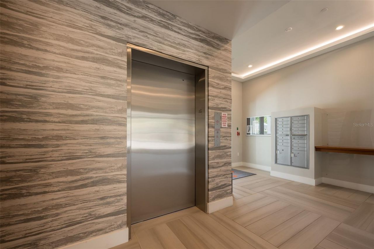 635 S Orange Avenue, Unit 404, Sarasota, FL 34236 Photo